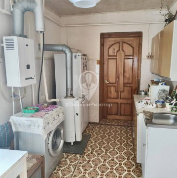 3-к квартира, 1/1 эт., 67м²